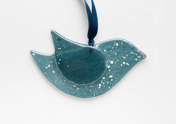 Pelēcīgs putns ar sniedziņu